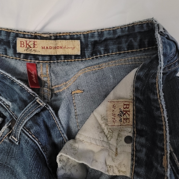 BKE Jeans - Madison, Size 27x31.5 - Picture 3 of 4
